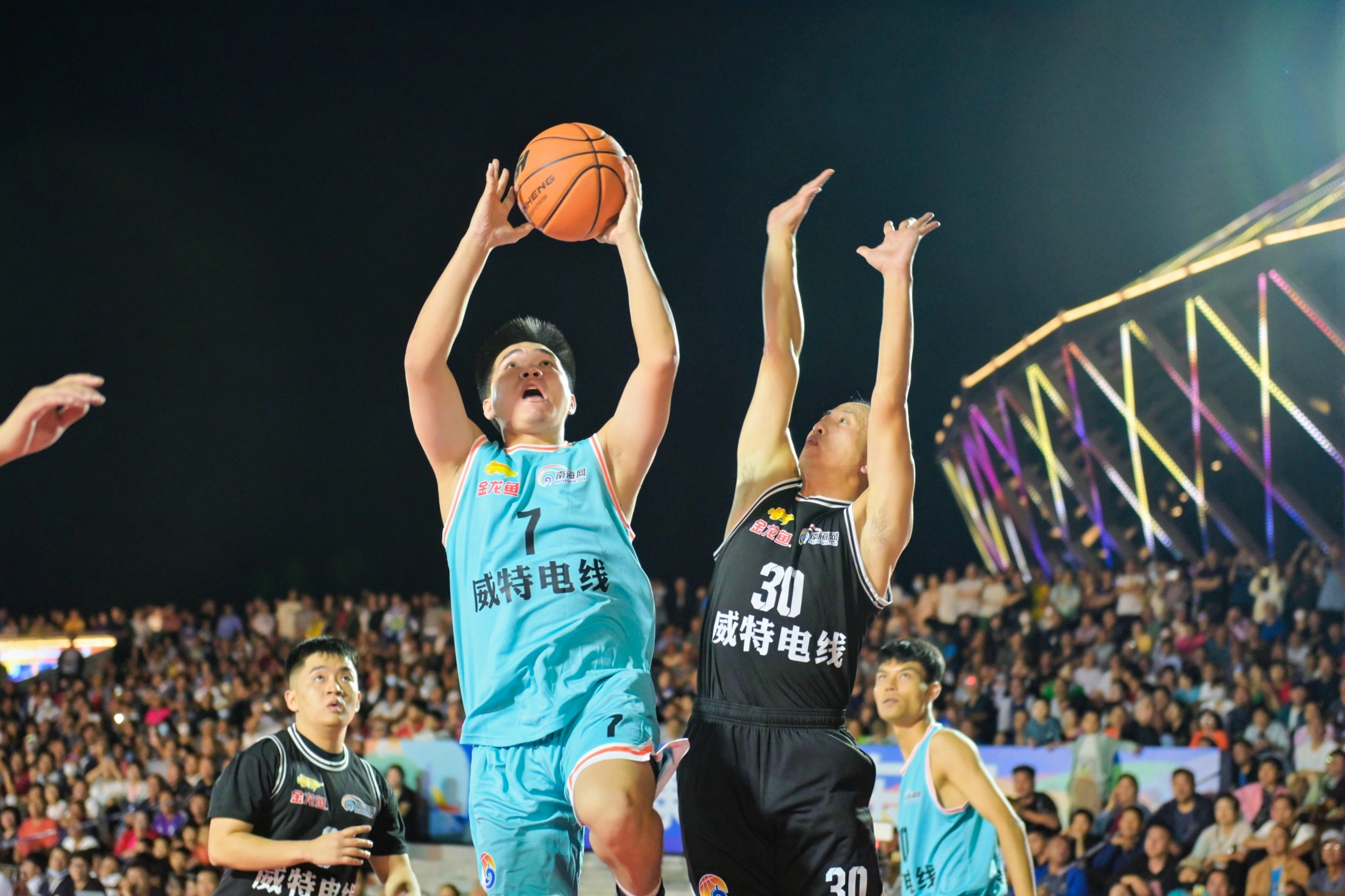 百花齐放！篮球比赛再度掀起全场热潮！